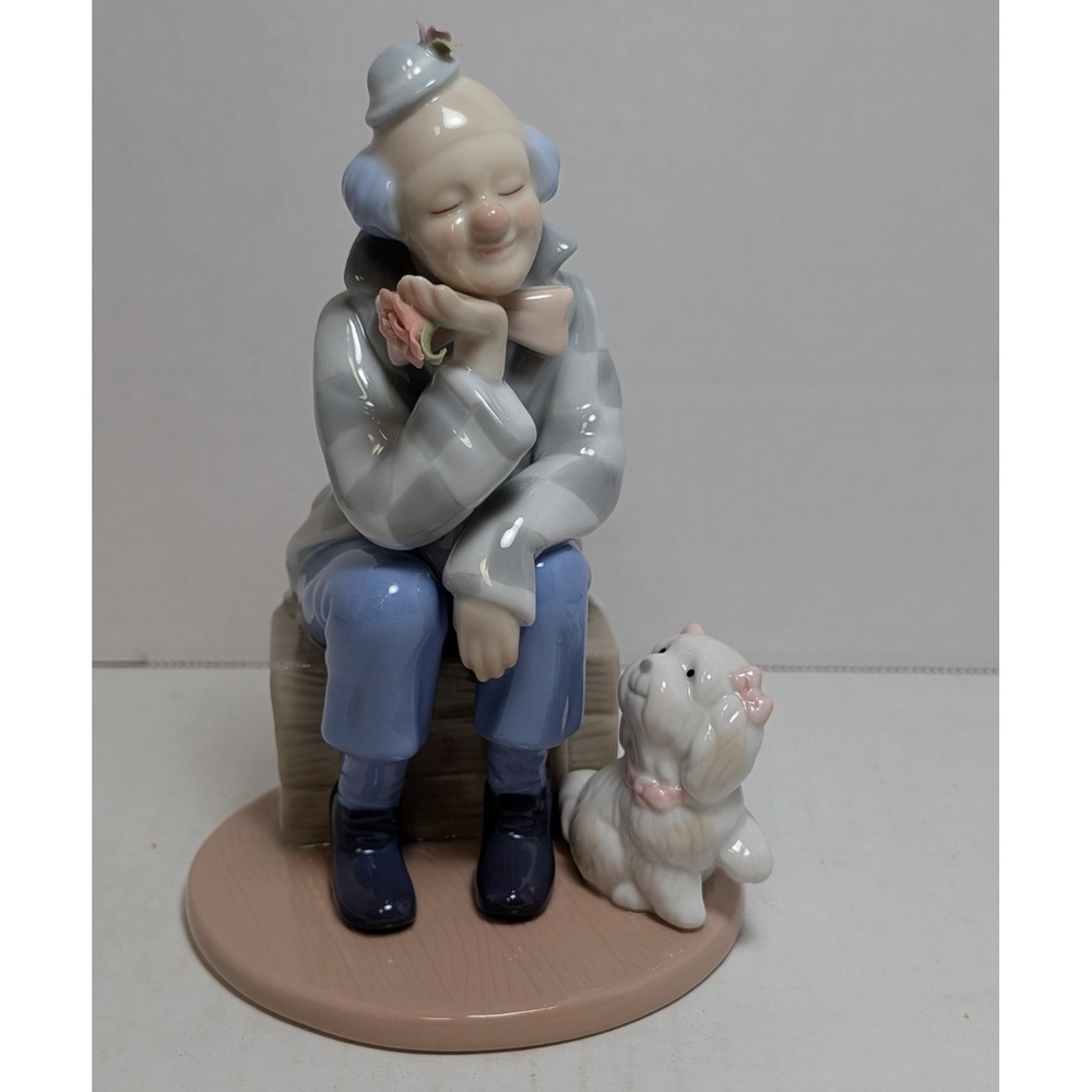 2002 DESIGN Brand Porcelain Clown Sitting w/ Flower & Dog Figurine EUC